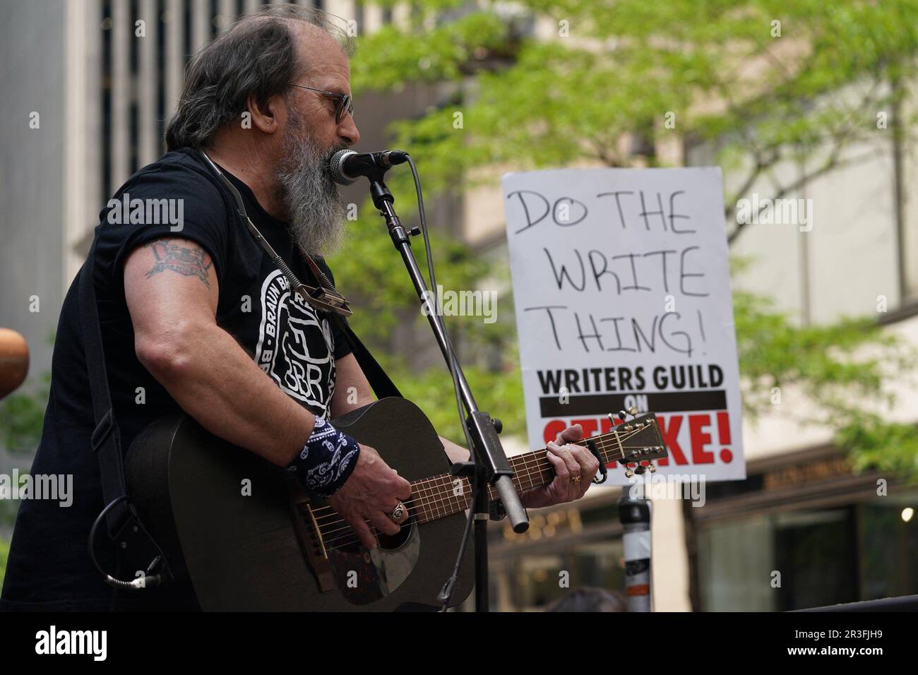 New York, NY, USA. 23rd May, 2023. Steve Earle in attendance for The Writers Guild of America WGA Rally at the Rock, NBCUniversal offices at 30 Rock, New York, NY May 23, 2023. Credit: Kristin Callahan/Everett Collection/Alamy Live News Stock Photo
