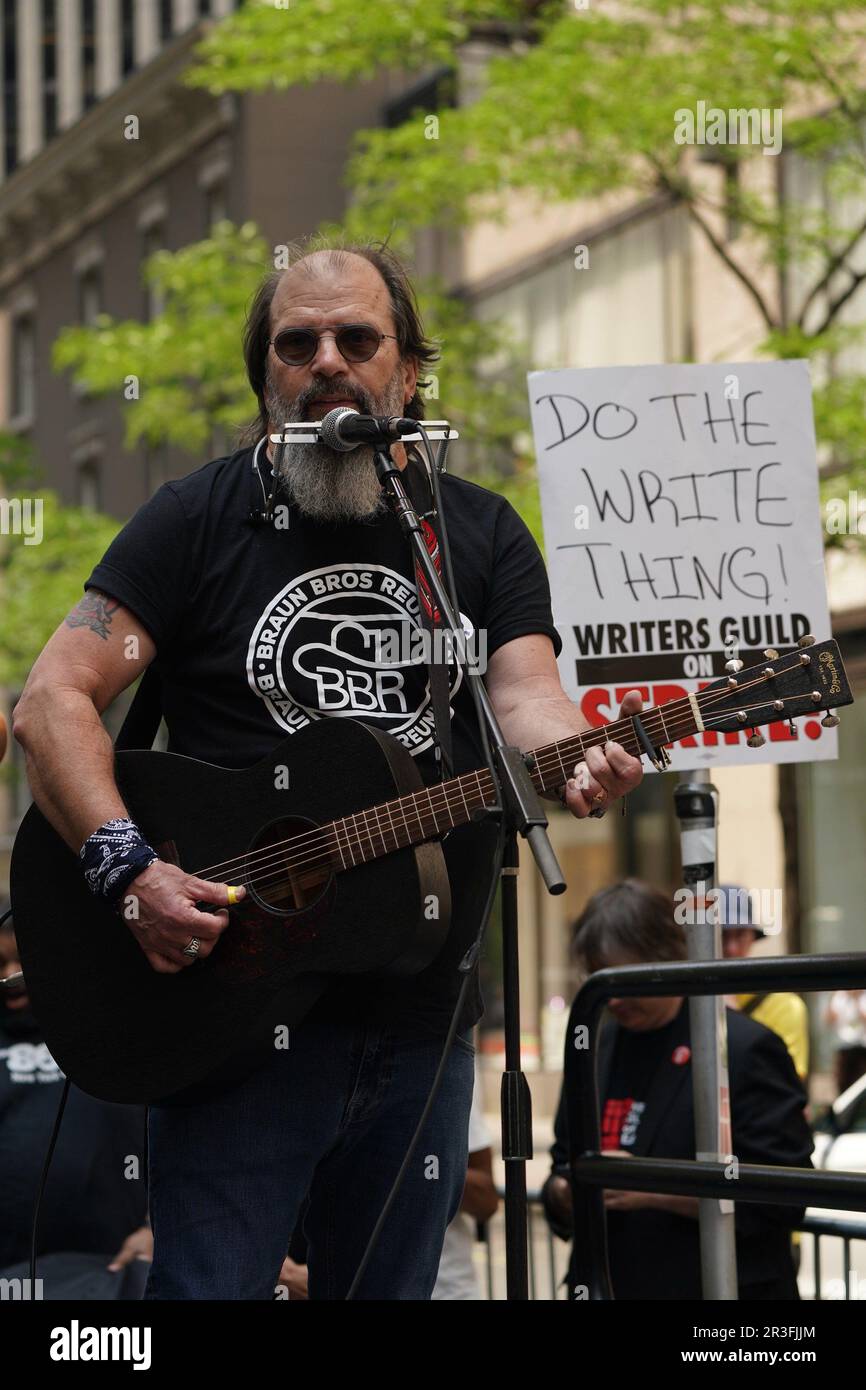 New York, NY, USA. 23rd May, 2023. Steve Earle in attendance for The Writers Guild of America WGA Rally at the Rock, NBCUniversal offices at 30 Rock, New York, NY May 23, 2023. Credit: Kristin Callahan/Everett Collection/Alamy Live News Stock Photo