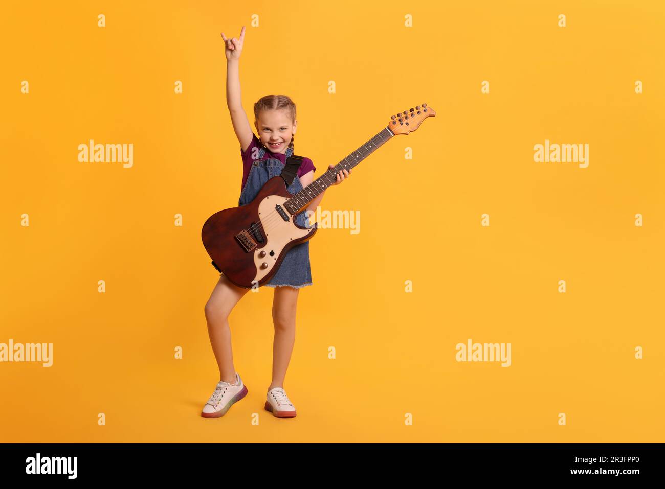 Electric guitar girl hi-res stock photography and images - Alamy