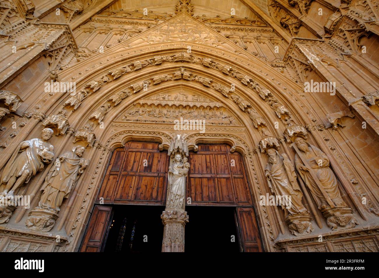 portal-del-mirador-catedral-de-mallorca-la-seu-l-siglo-xiii-g-tico