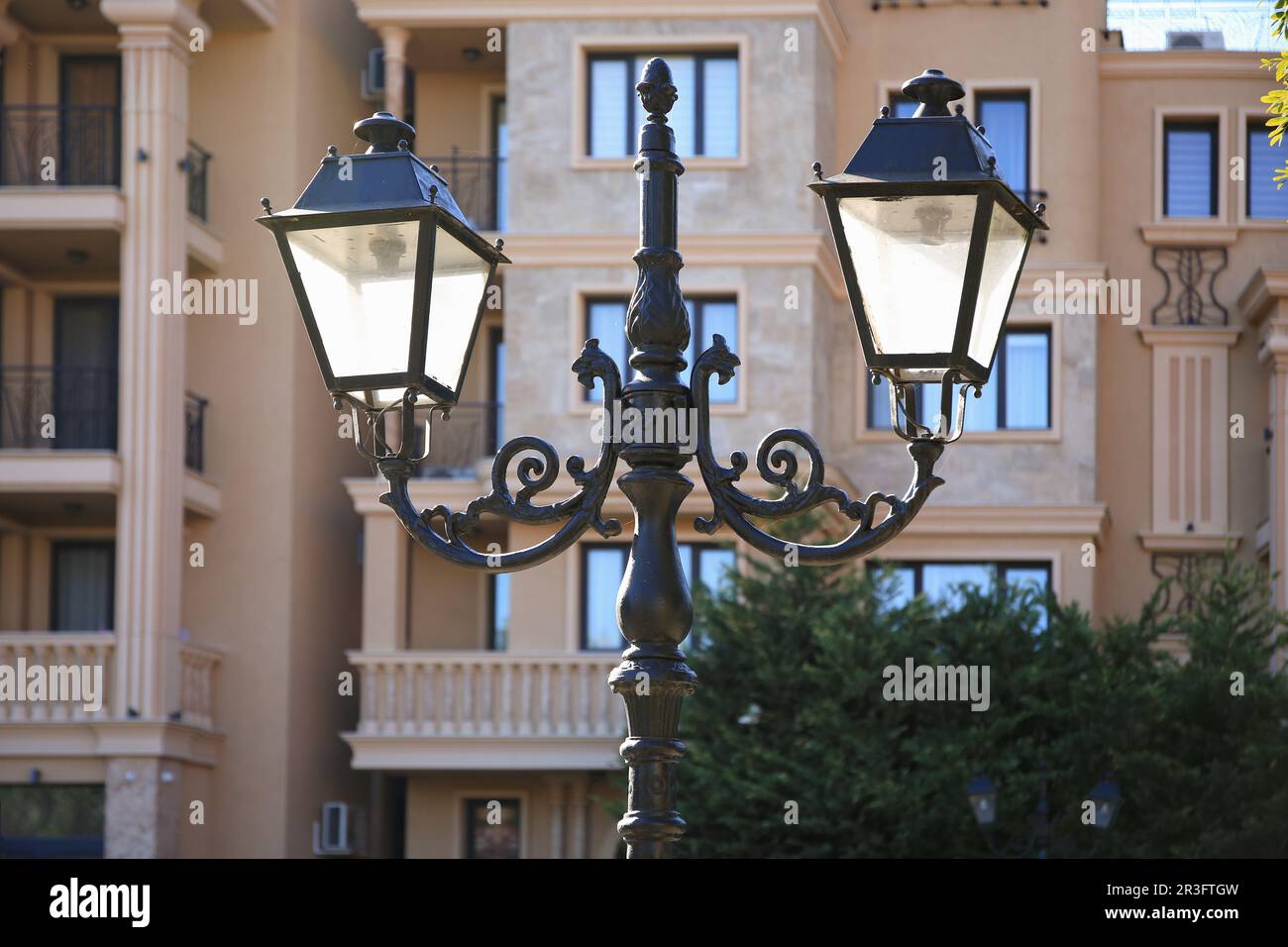 Vintage street lamps hi-res stock photography and images - Alamy
