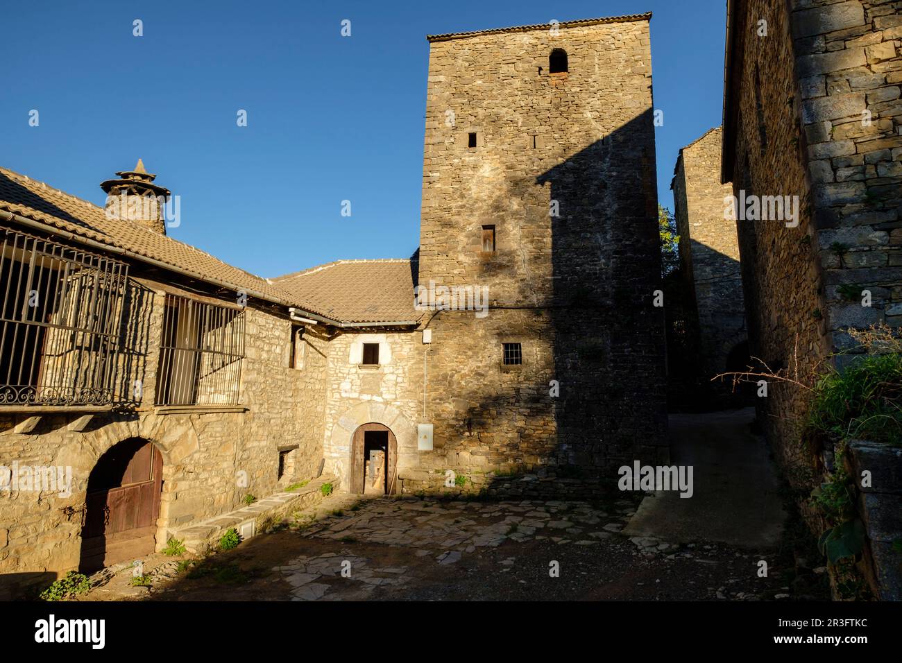Torre de casa Agustín, siglo XVI, Bergua, Sobrarbe, Huesca, Aragón, cordillera de los Pirineos, Spain. Stock Photo