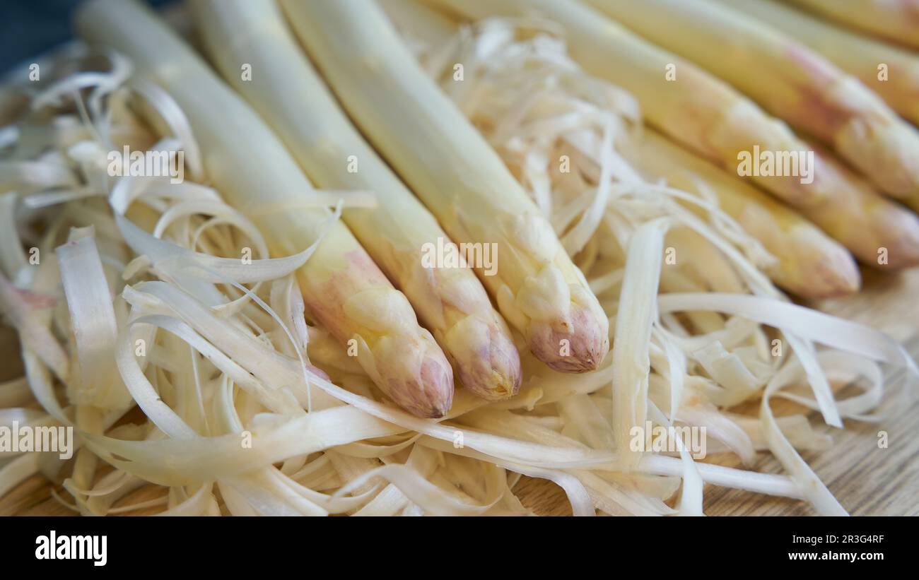 Fresh peeled white asparagus directly from the field on a kitchen table Stock Photo