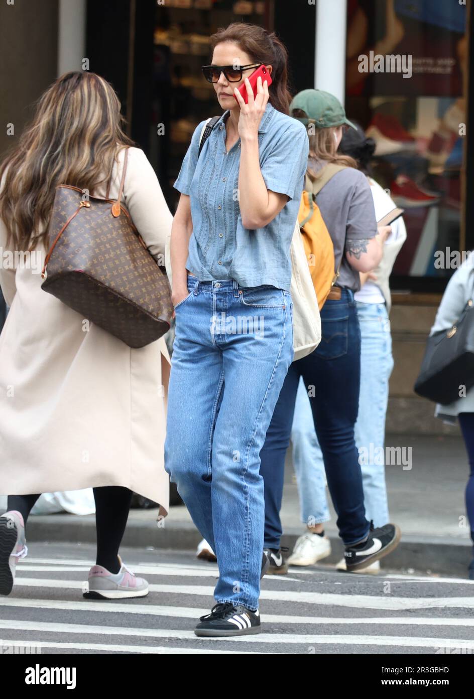 New York, USA. 23rd May, 2023. Actress Katie Holmes walking on the street in Soho, New York, NY on May 23, 2023. Credit: Sipa US/Alamy Live News Stock Photo