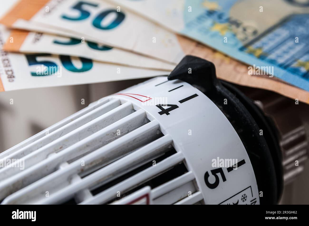 Heating thermostat increase in heating costs 2022 energy crisis