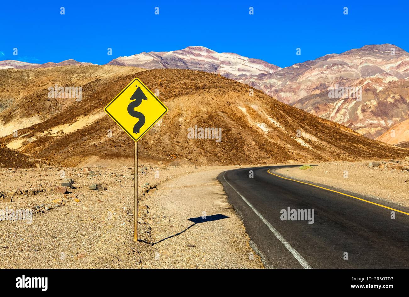 Car road death valley national park hi-res stock photography and images ...