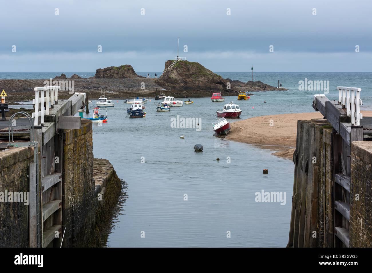 BUDE, CORNWALL/UK - AUGUST 15 : Boats in the harbour at Bude on August 15, 2013. Unidentified people Stock Photo