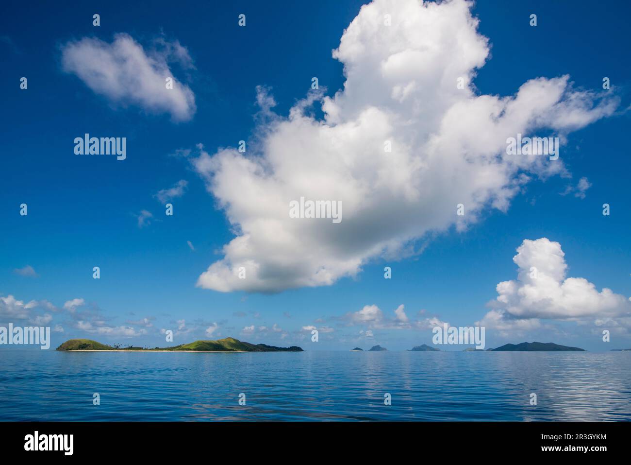 Very flat ocean, Mamanuca islands, Fiji Stock Photo - Alamy