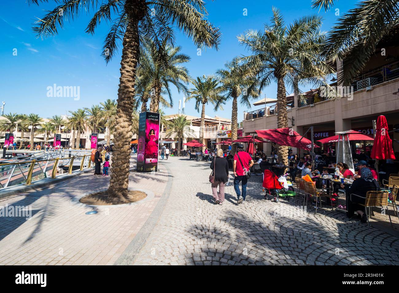 Palm fringed walkway on Marina Mall, Kuwait City, Kuwait Stock Photo