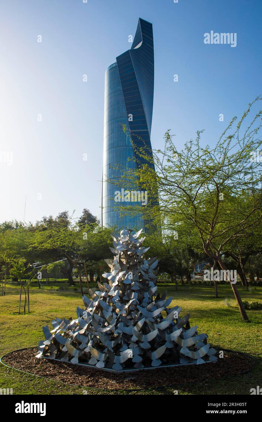 Al Hamra tower and the Al Shaheed Park, Kuwait City, Kuwait Stock Photo