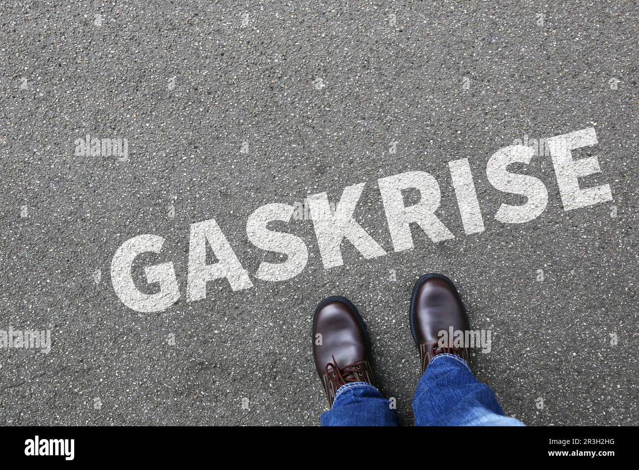 Stuttgart, Deutschland - 26. September 2022: Gaskrise Gas Krise Symbolbild Kosten der Energieversorgung als Business Konzept mit Geschäftsmann in Stut Stock Photo