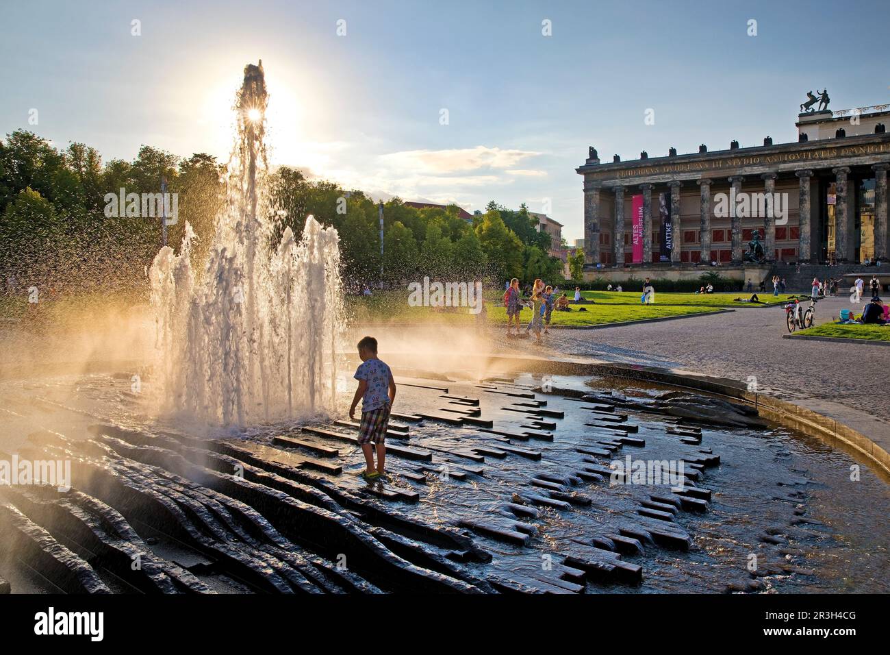 Springbrunnen mit Lustgarten und Altes Museum, Antikensammlungen der