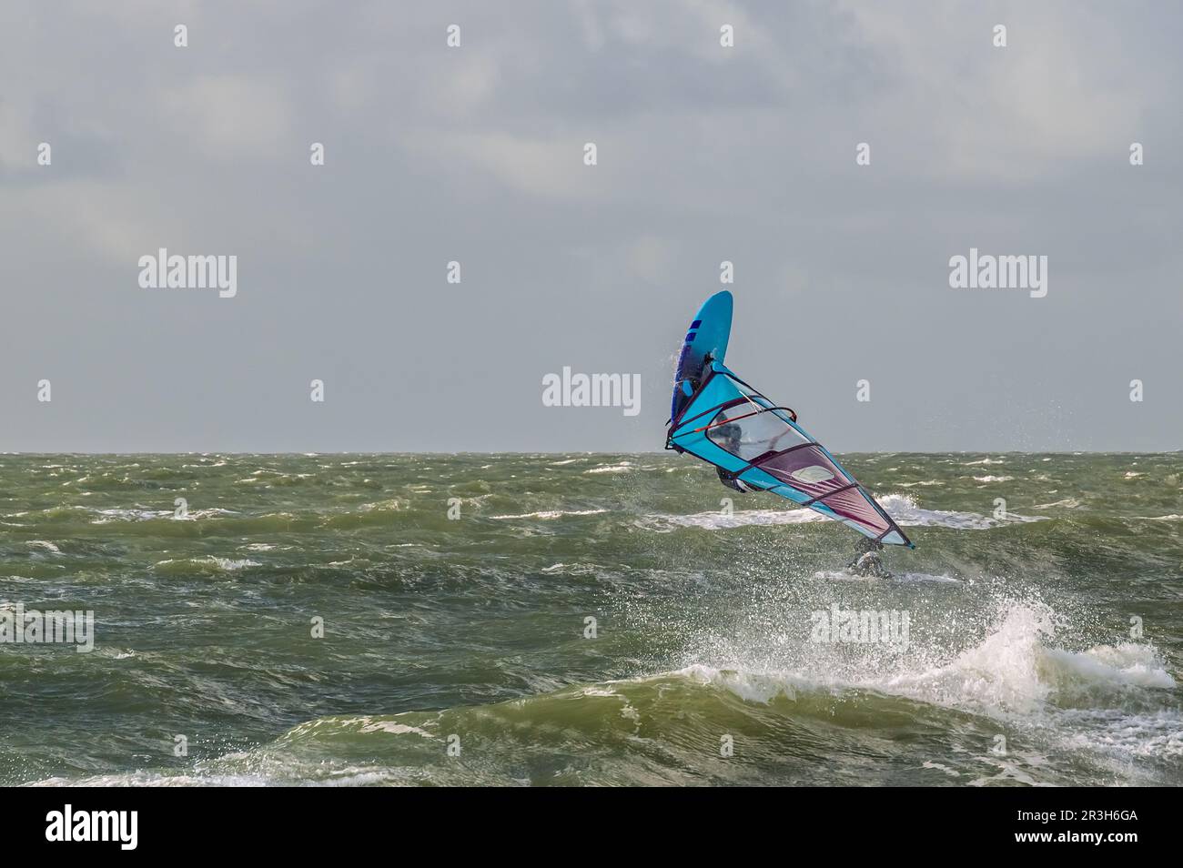 Wave wind crest hi-res stock photography and images - Alamy