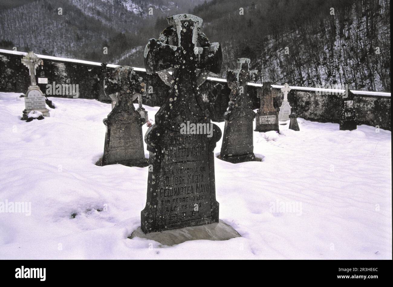 Cementerio de Izalzu. Valle de Salazar.Pirineos Atlanticos. Navarra. España. Stock Photo