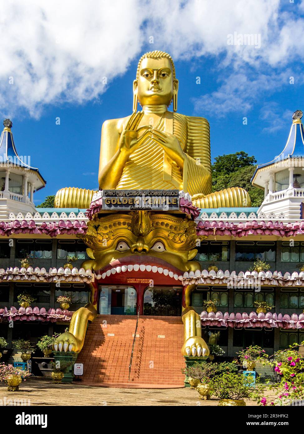 Buddha statue made of gold, located in Sri Lanka's Dambulla Royal Cave Temple and Golden Temple Stock Photo