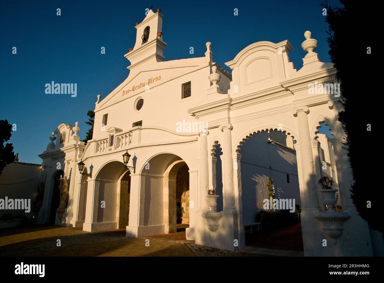 Templo cementerio hi-res stock photography and images - Alamy