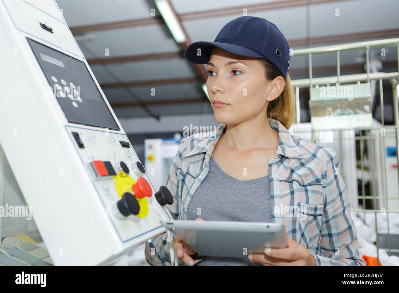 Asian worker operating metal hi-res stock photography and images - Alamy
