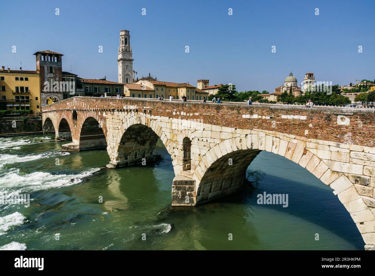 puente de piedra sobre el rio Adige, -Pons Marmoreus-, Verona, patrimonio de la humanidad, Veneto, Italia, Europa. Stock Photo