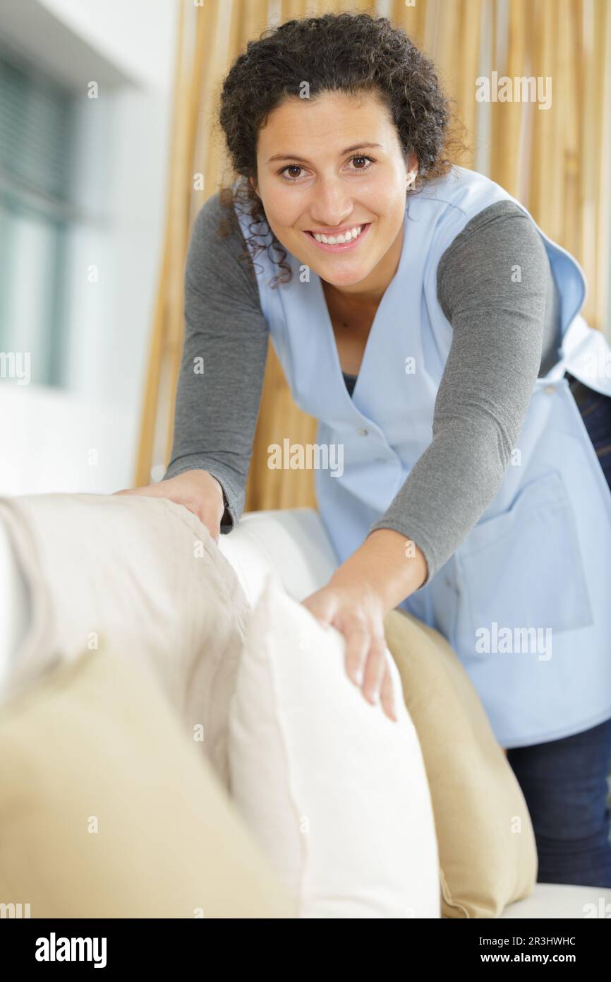 housekeeper cleaning a hotel room Stock Photo Alamy