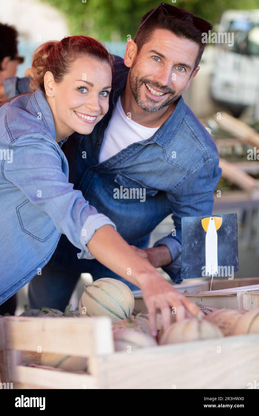 a young couple buying fruits and vegetables in a market Stock Photo - Alamy