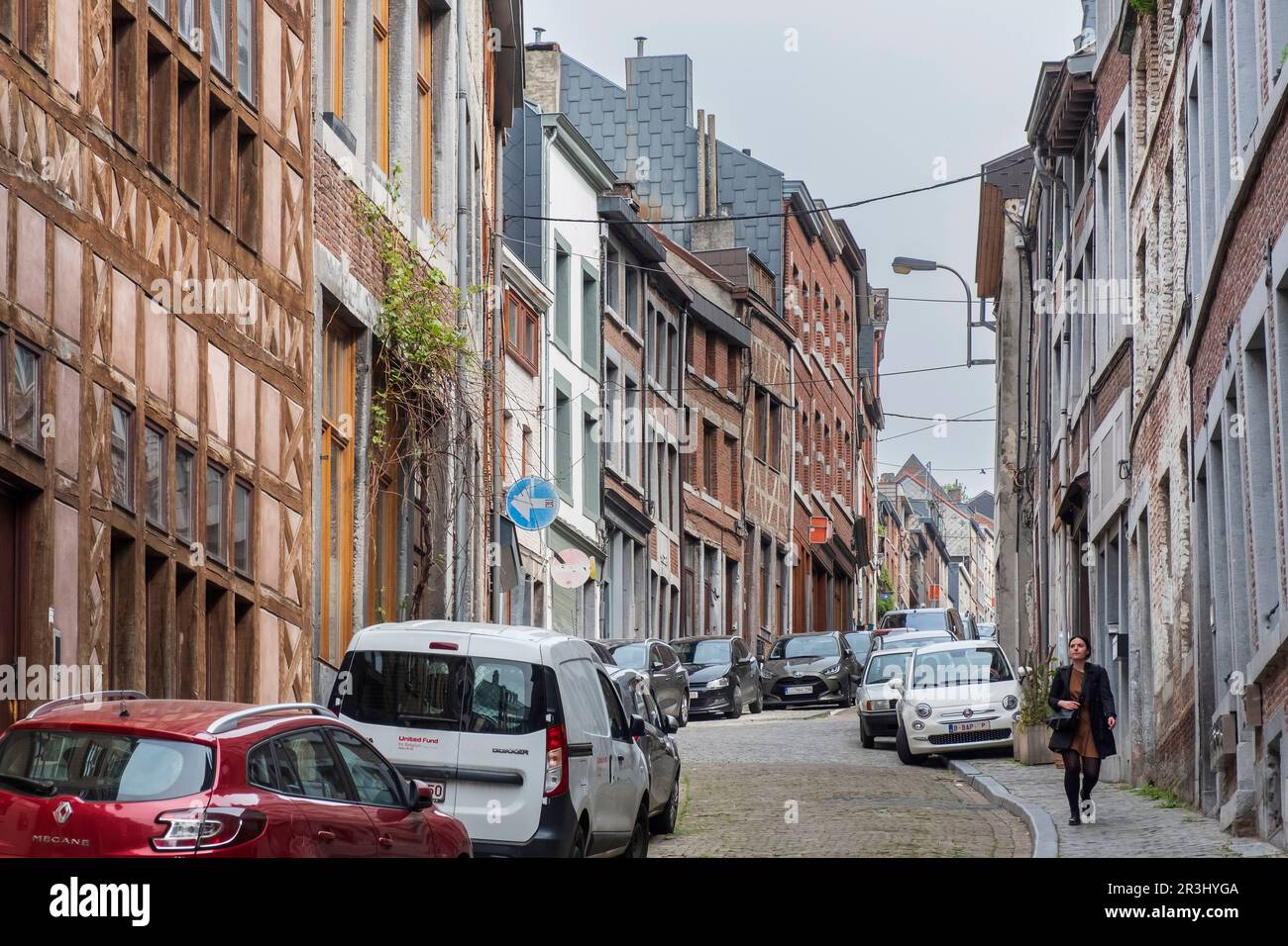 Typische Lütticher Strasse mit Backsteinhäusern: Rue Pierreuse. Viele Häuser stehen leer und sind in einem schlechten Zustand ***Typical Liège street Stock Photo