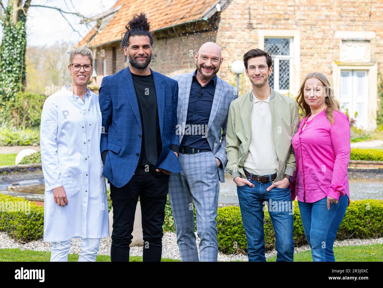 Drensteinfurt, Germany. 14th Apr, 2023. Veterinarian 'Doc Polly' (Tanja Pollmüller, l-r), dog behavior therapist Masih Samin, host Ralph Morgenstern, veterinarian Karim Montasser and cat expert Birga Dexel stand in front of the set of 'Die Haustierprofis' at the moated castle 'Haus Venne'. On 12.06.2023 a new animal show starts in the ARD, where owners of pets get help with their animals. Credit: Guido Kirchner/dpa/Alamy Live News Stock Photo