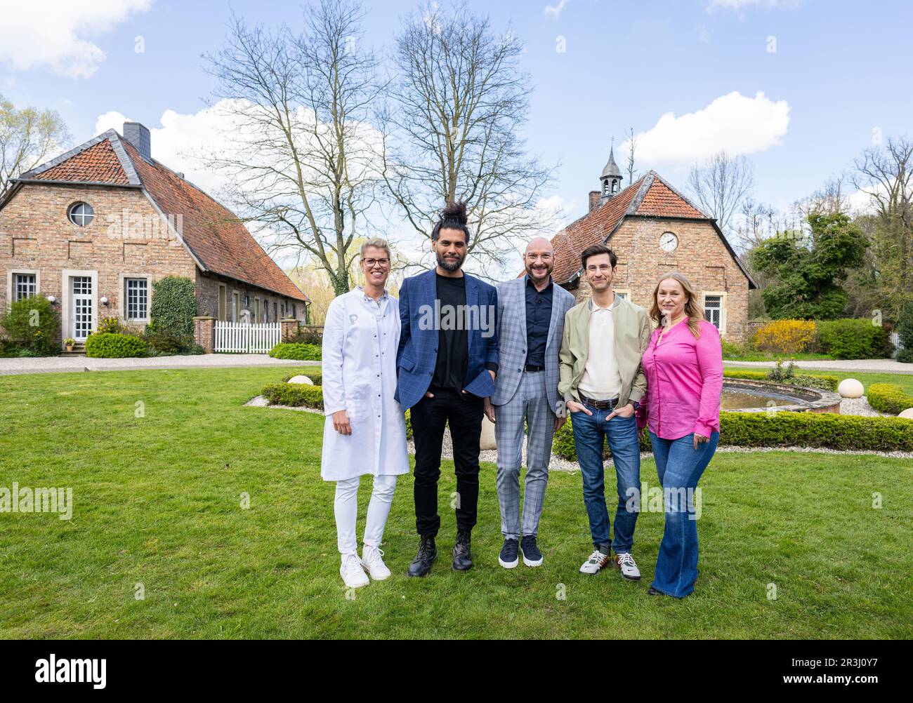 Drensteinfurt, Germany. 14th Apr, 2023. Veterinarian 'Doc Polly' (Tanja Pollmüller, l-r), dog behavior therapist Masih Samin, host Ralph Morgenstern, veterinarian Karim Montasser and cat expert Birga Dexel stand in front of the set of 'Die Haustierprofis' at the moated castle 'Haus Venne'. On 12.06.2023 a new animal show starts in the ARD, where owners of pets get help with their animals. Credit: Guido Kirchner/dpa/Alamy Live News Stock Photo