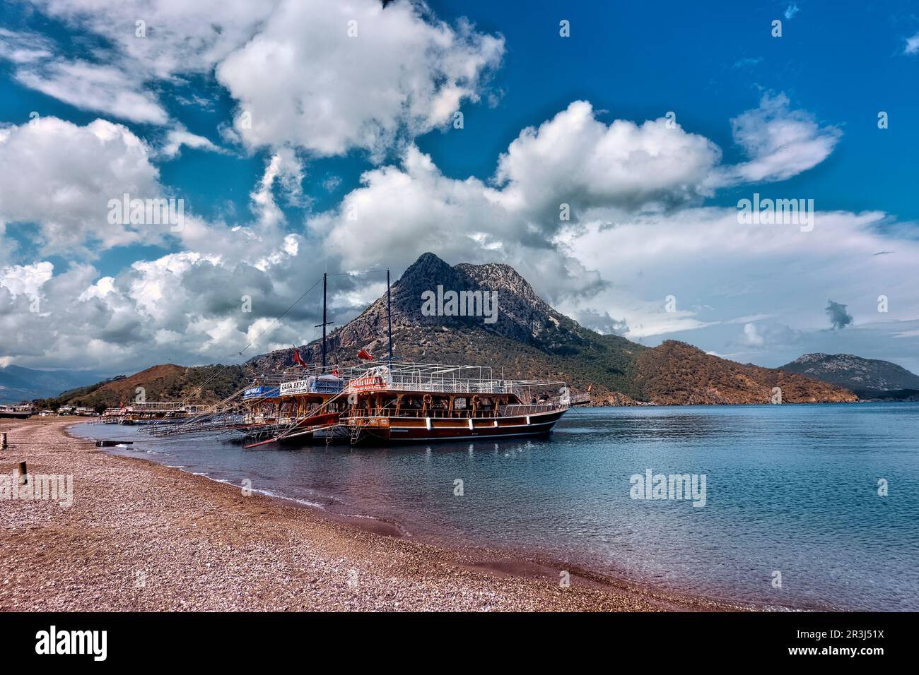 Boats. the beach, and Mountain of Moses (Musa Dağı) at Adrasan on the Lycian Way, Adrasan, Turkey Stock Photo