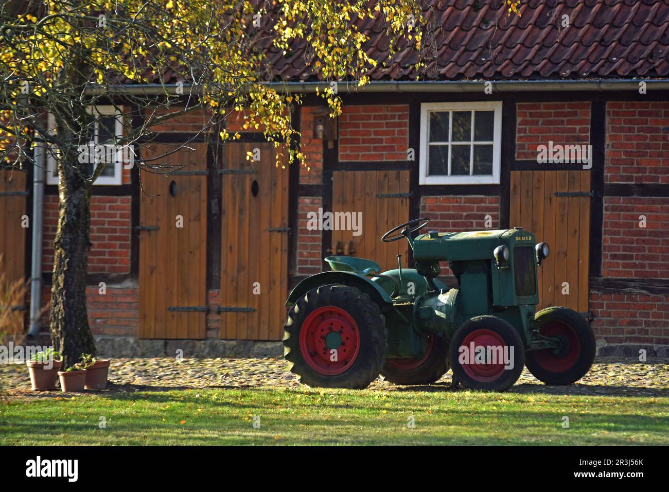 Deutz F1 M414 farm tractor Stock Photo Alamy