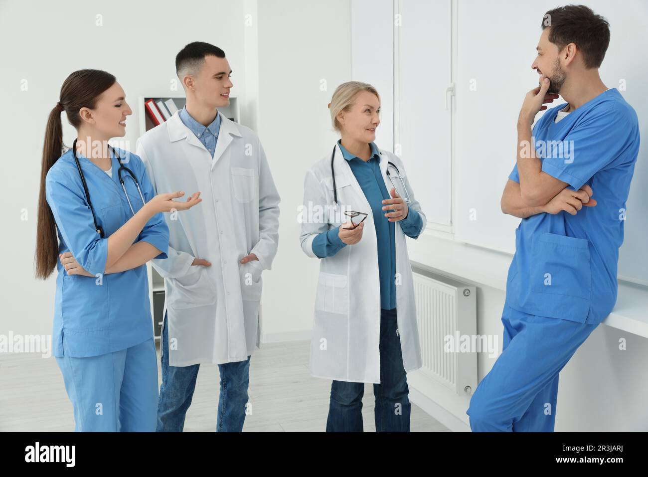 Team smiling doctors having hi-res stock photography and images - Alamy