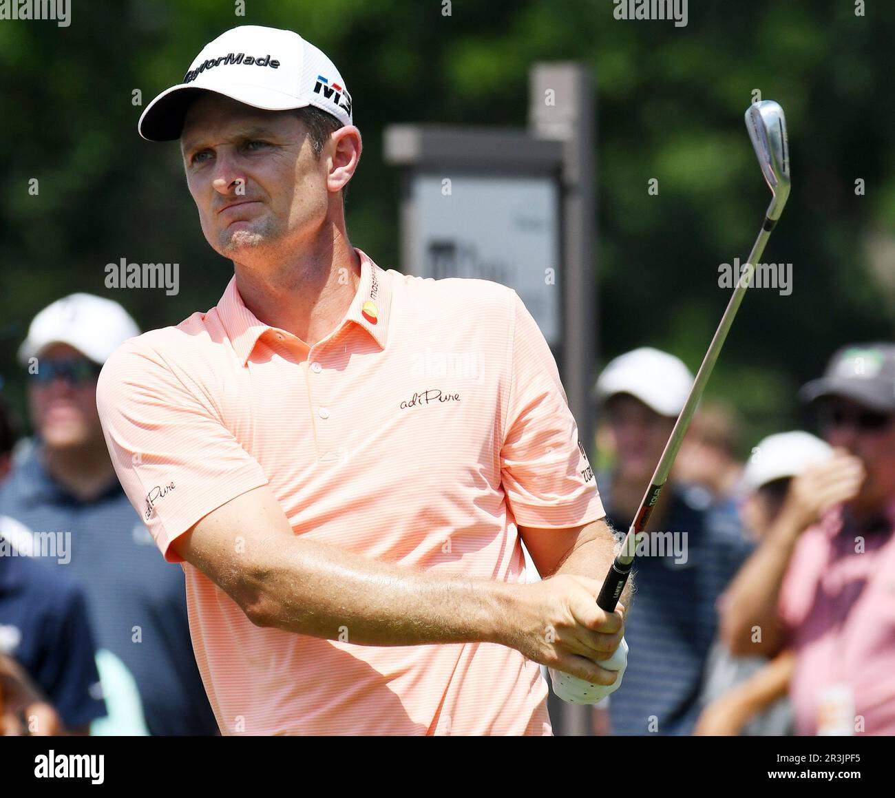 Fort Worth, USA. 26th May, 2018. Justin Rose watches his tee shot playing the 10th hole during the third round of the Fort Worth Invitational PGA tournament at the Colonial Country Club, Saturday, May 26, 2018, in Fort Worth, Texas. (Photo by Bob Booth/For Worth Star-Telegram/TNS/Sipa USA) Credit: Sipa USA/Alamy Live News Stock Photo