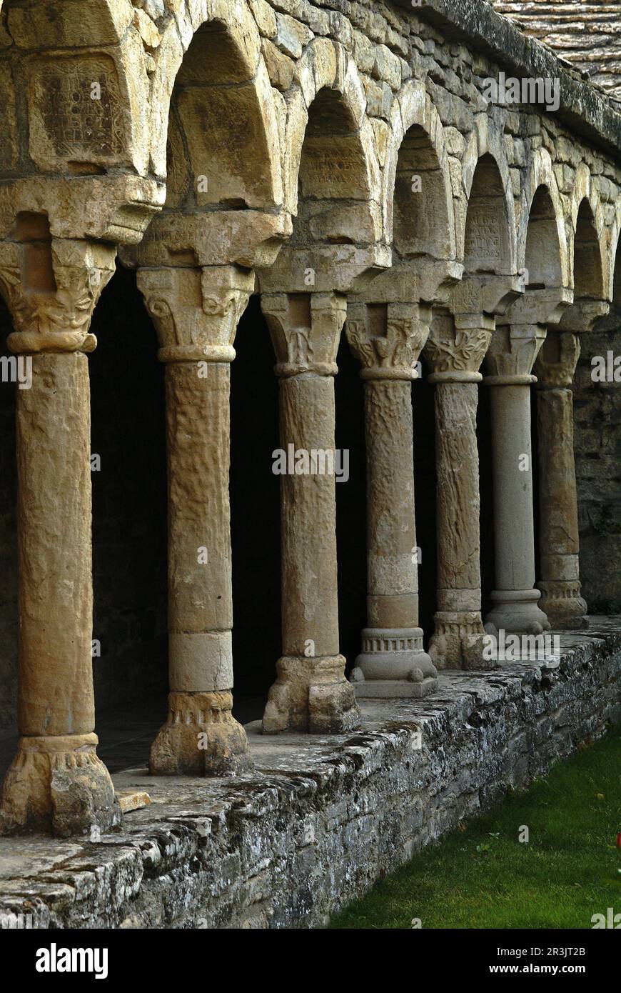 Claustro de la catedral romanica de San Vicente(s.XI). Roda de Isábena.Aragón. España. Stock Photo
