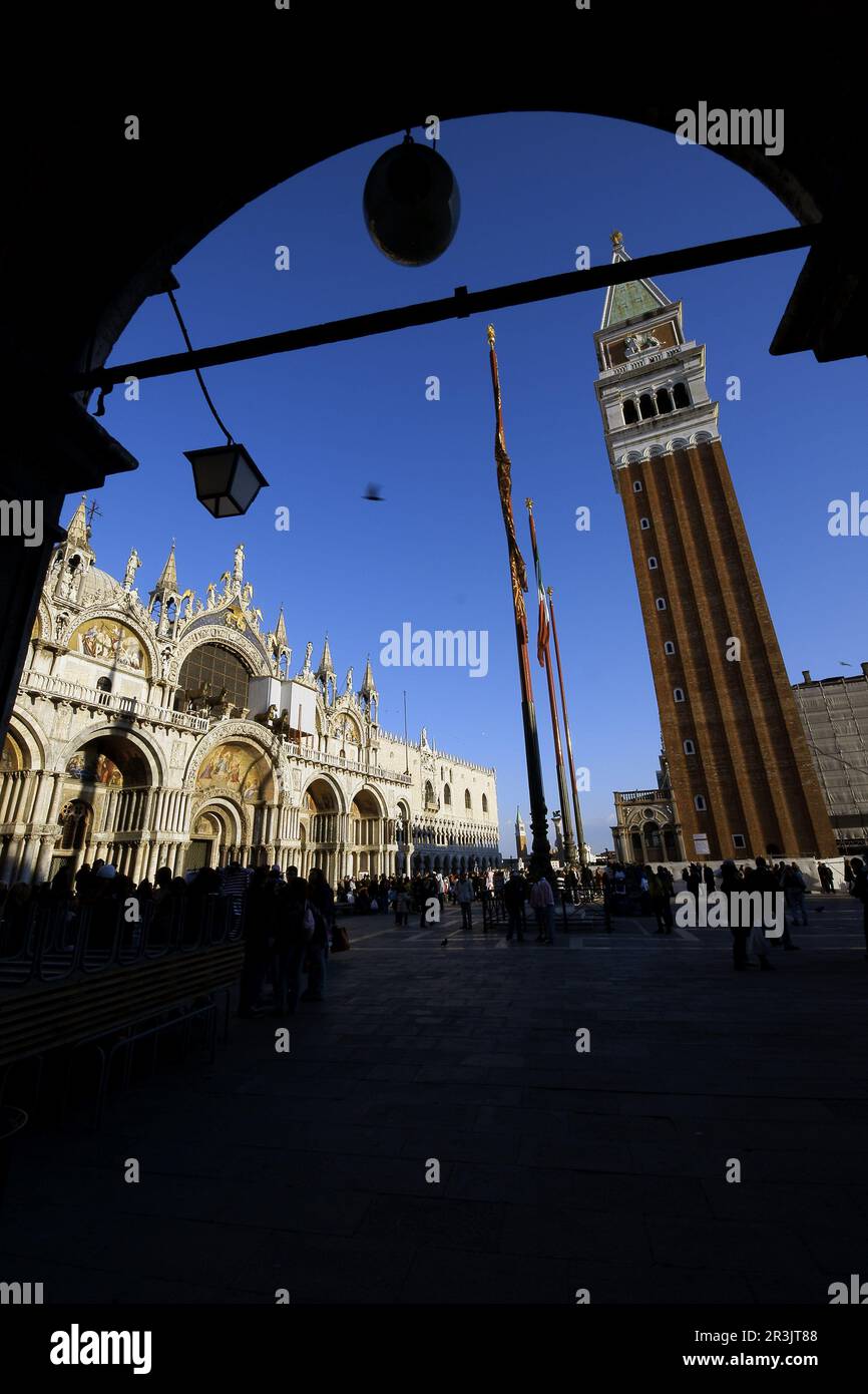 Basilica de San Marcos y El Campanile. Plaza de San Marco. Venecia.Véneto. Italia. Stock Photo