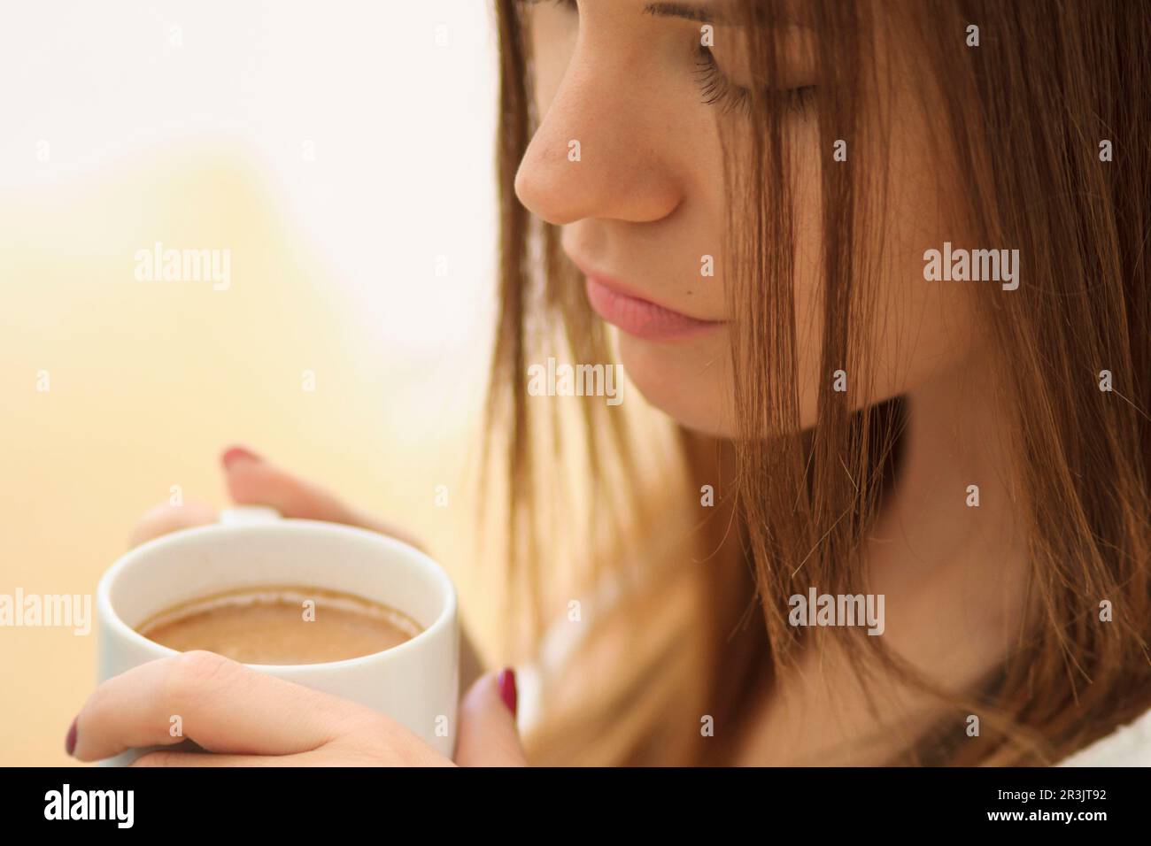 mujer joven bebiendo de una taza,islas baleares, Spain. Stock Photo