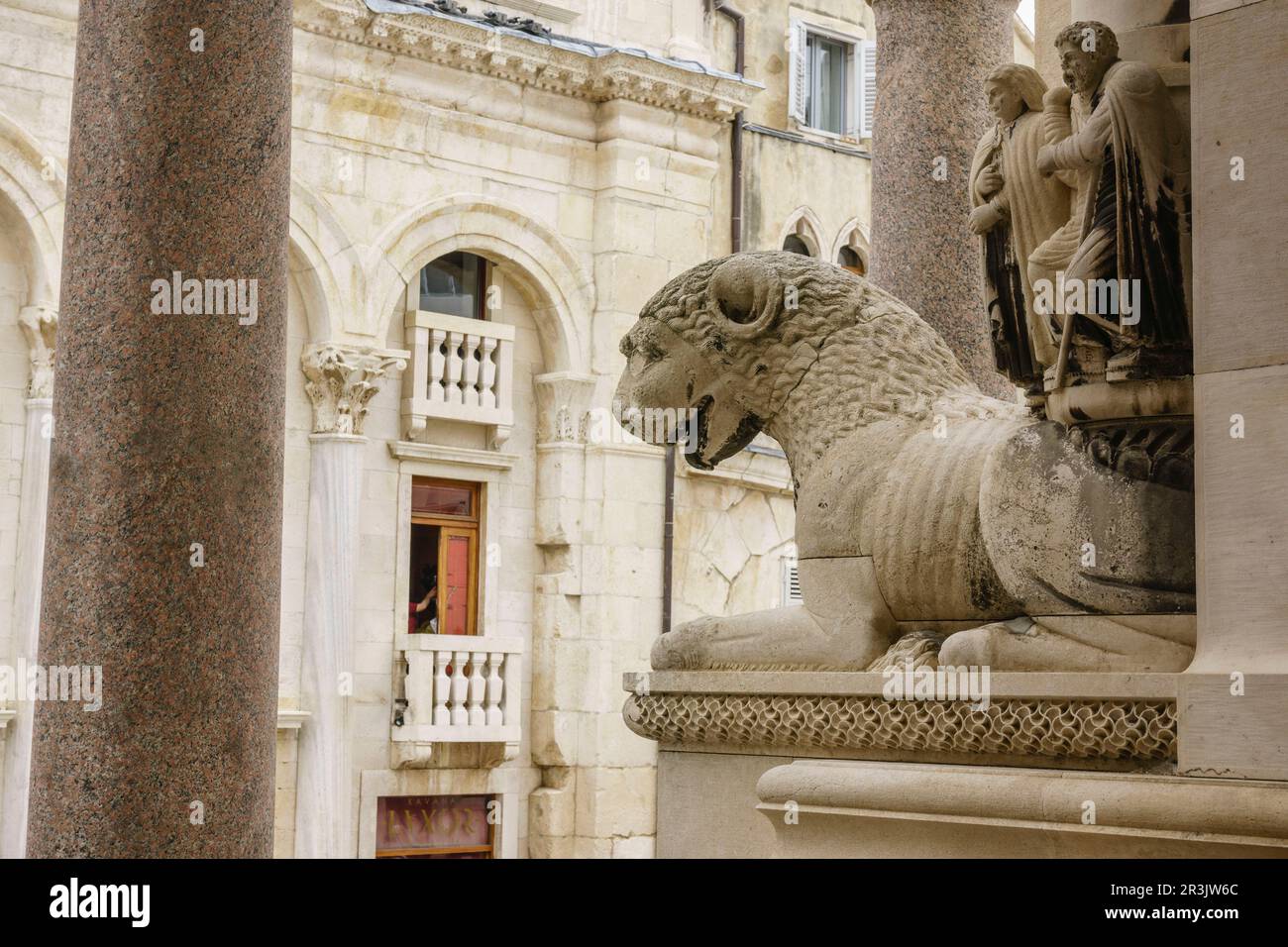 catedral de San Domnius, - Svetog Duje- , leon de la entrada, Palacio Diocleciano, Split, Croacia. Stock Photo