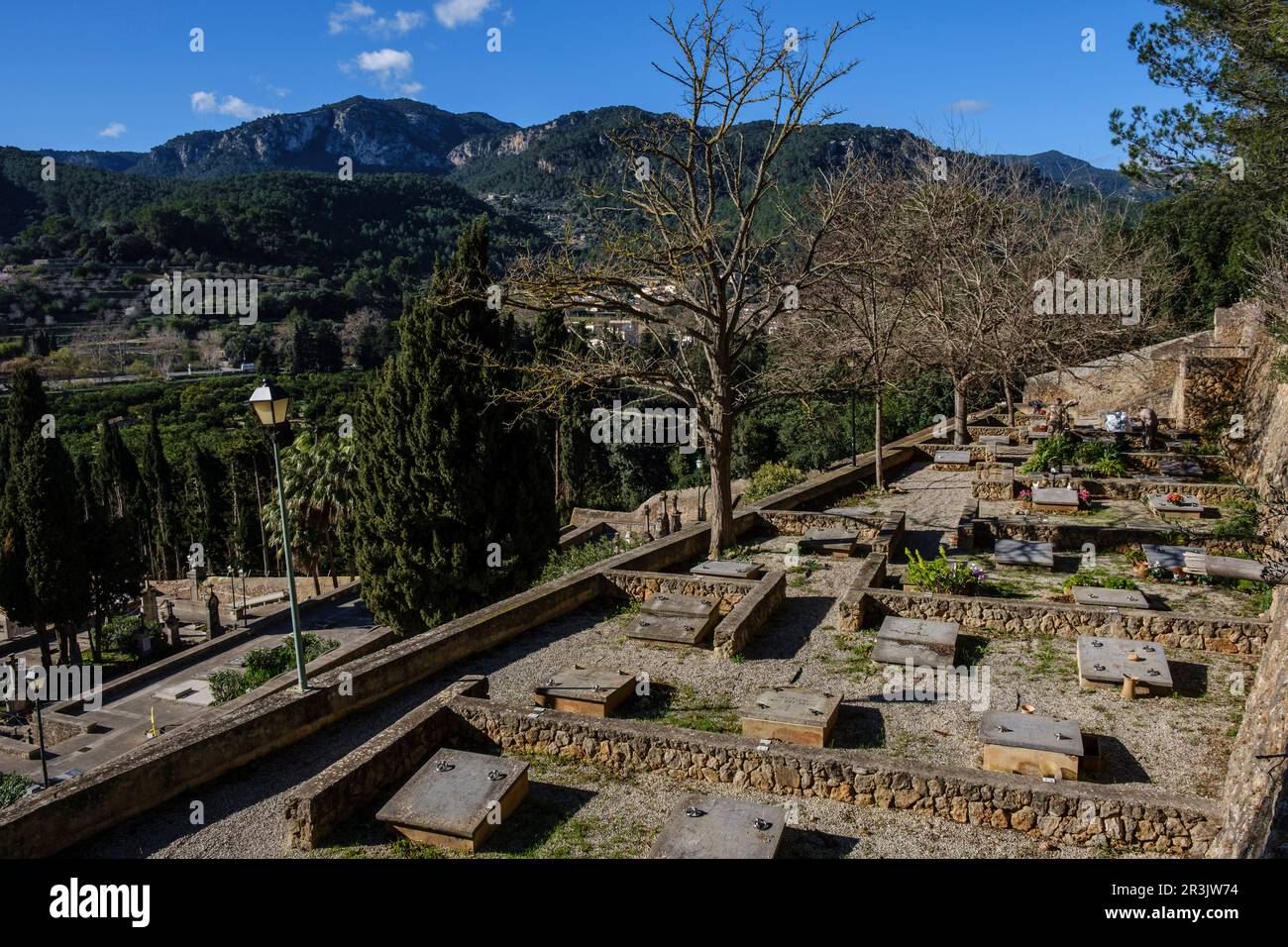 Tombs in front of mountains hi-res stock photography and images - Alamy