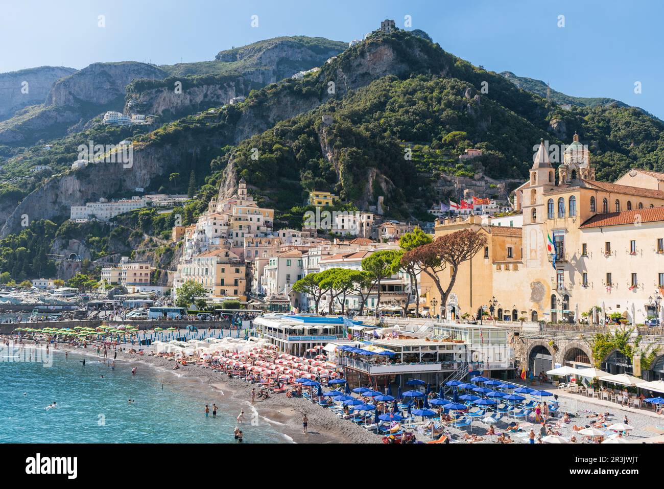 Amalfi coast beach crowded with people Stock Photo - Alamy