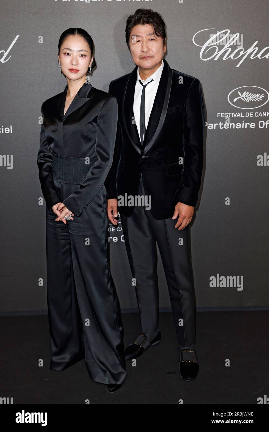 Jeon Yeo-been und Song Kang Ho bei der Chopard Art Gala während des Festival de Cannes 2023 / 76. Internationale Filmfestspiele von Cannes im Hotel Martinez. Cannes, 23.05.2023 Stock Photo