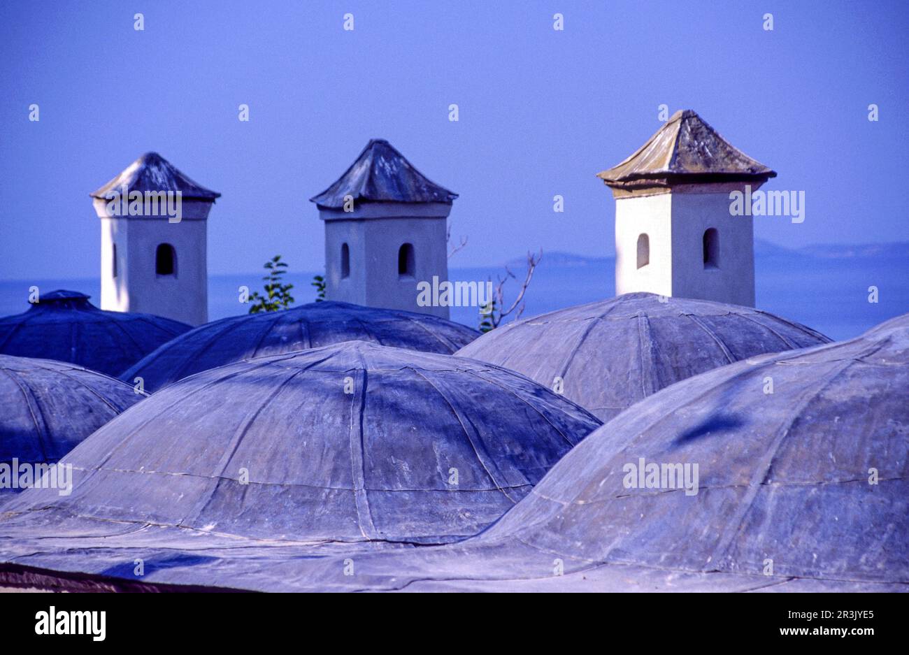 Imaret Otomano, cupulas de plomo. Barrio de Panagia. Cabala. Macedonia.Grecia. Stock Photo