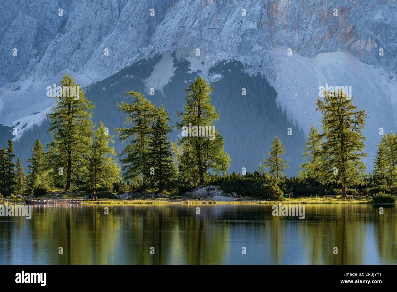 Lake Seebensee and Mountain Zugspitze at sunrise Stock Photo - Alamy