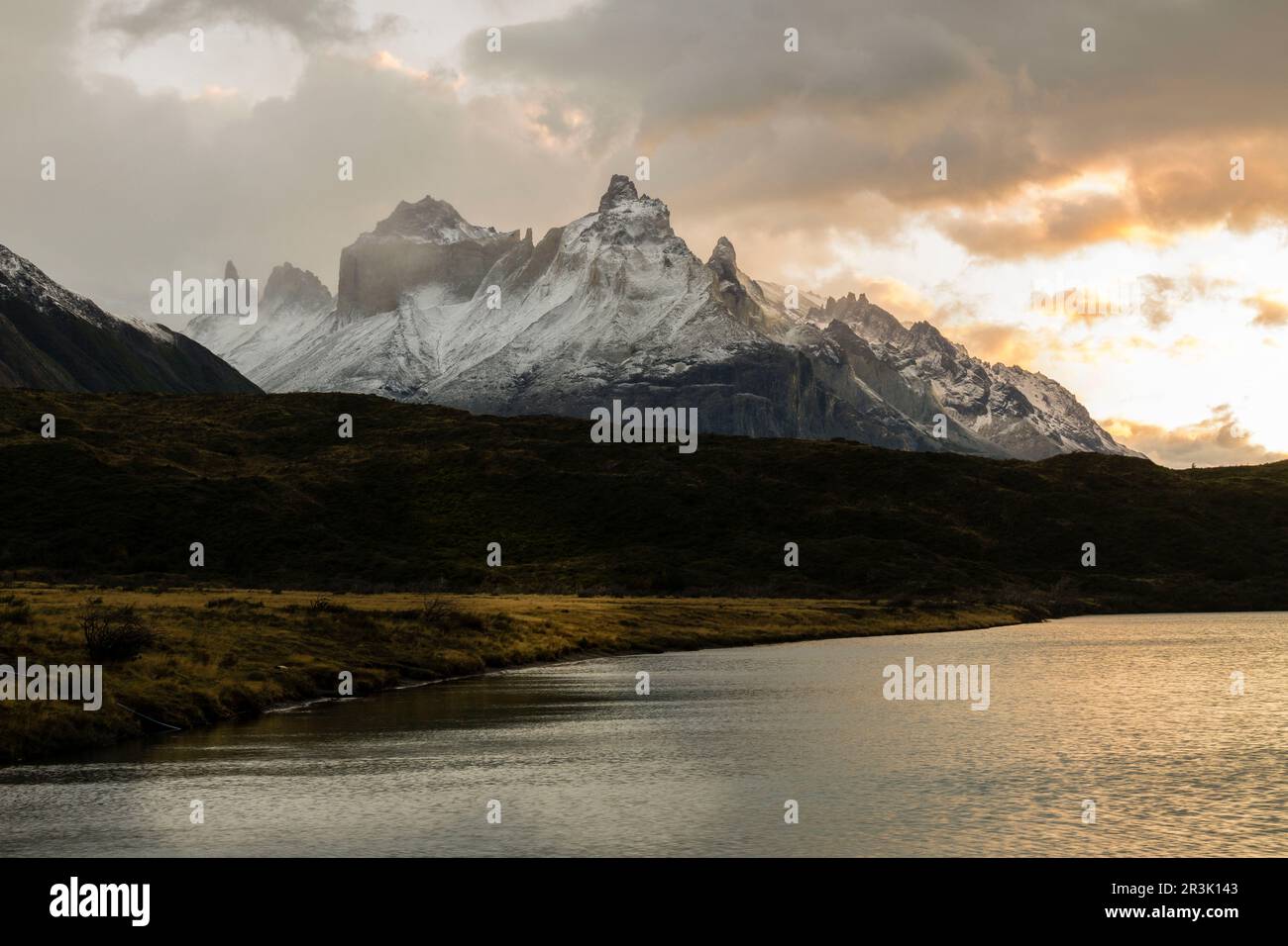 cuernos del Paine, lago Pehoé, 2600 metros, trekking W, Parque nacional