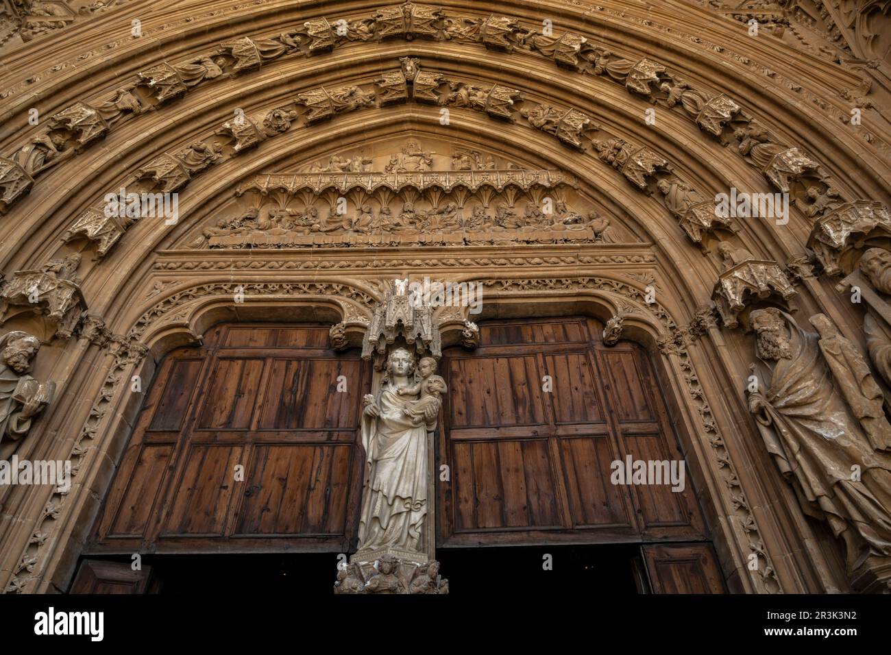 portal-del-mirador-catedral-de-mallorca-la-seu-l-siglo-xiii-g-tico