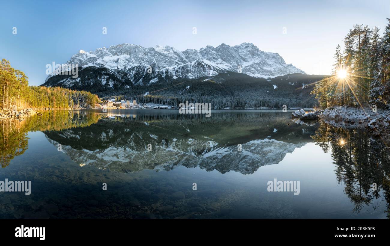 Lake Eibsee Panorama with mountain zugspitze reflection in winter with ...