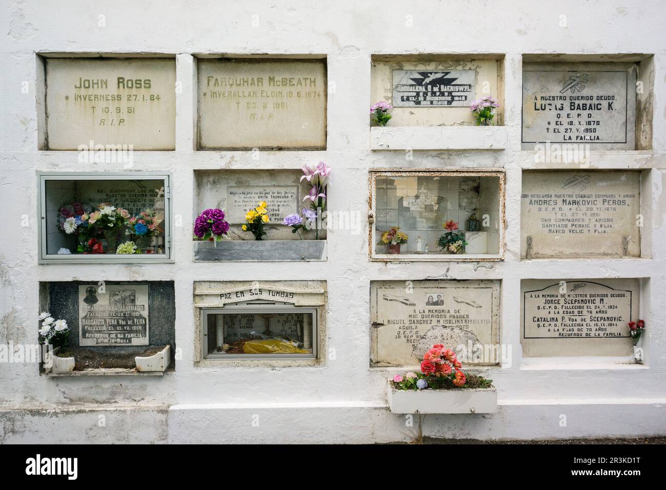 tumbas de inmigrantes, cementerio municipal Sara Braun, 1894, Punta