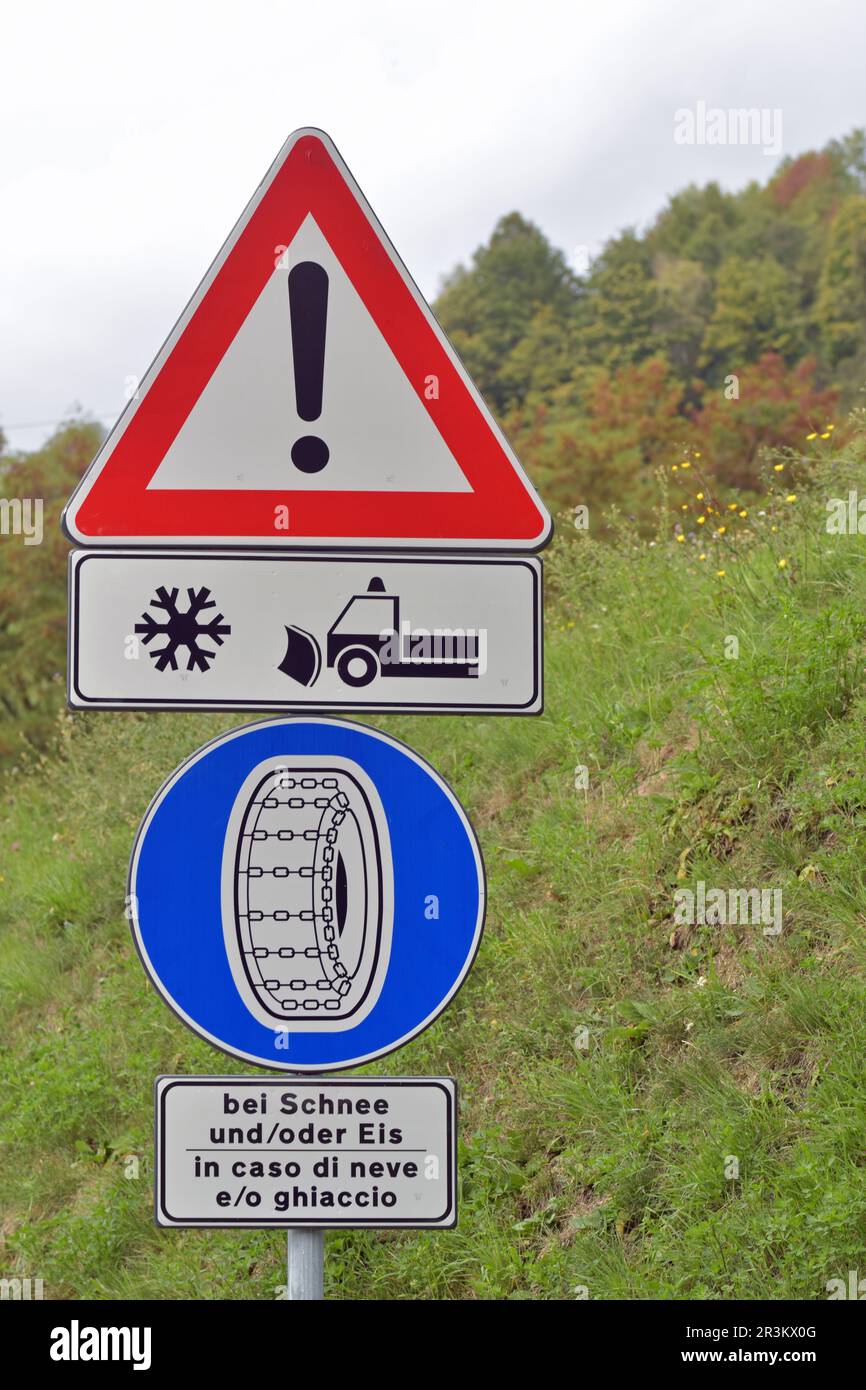 Road sign Snow chains compulsory Stock Photo Alamy