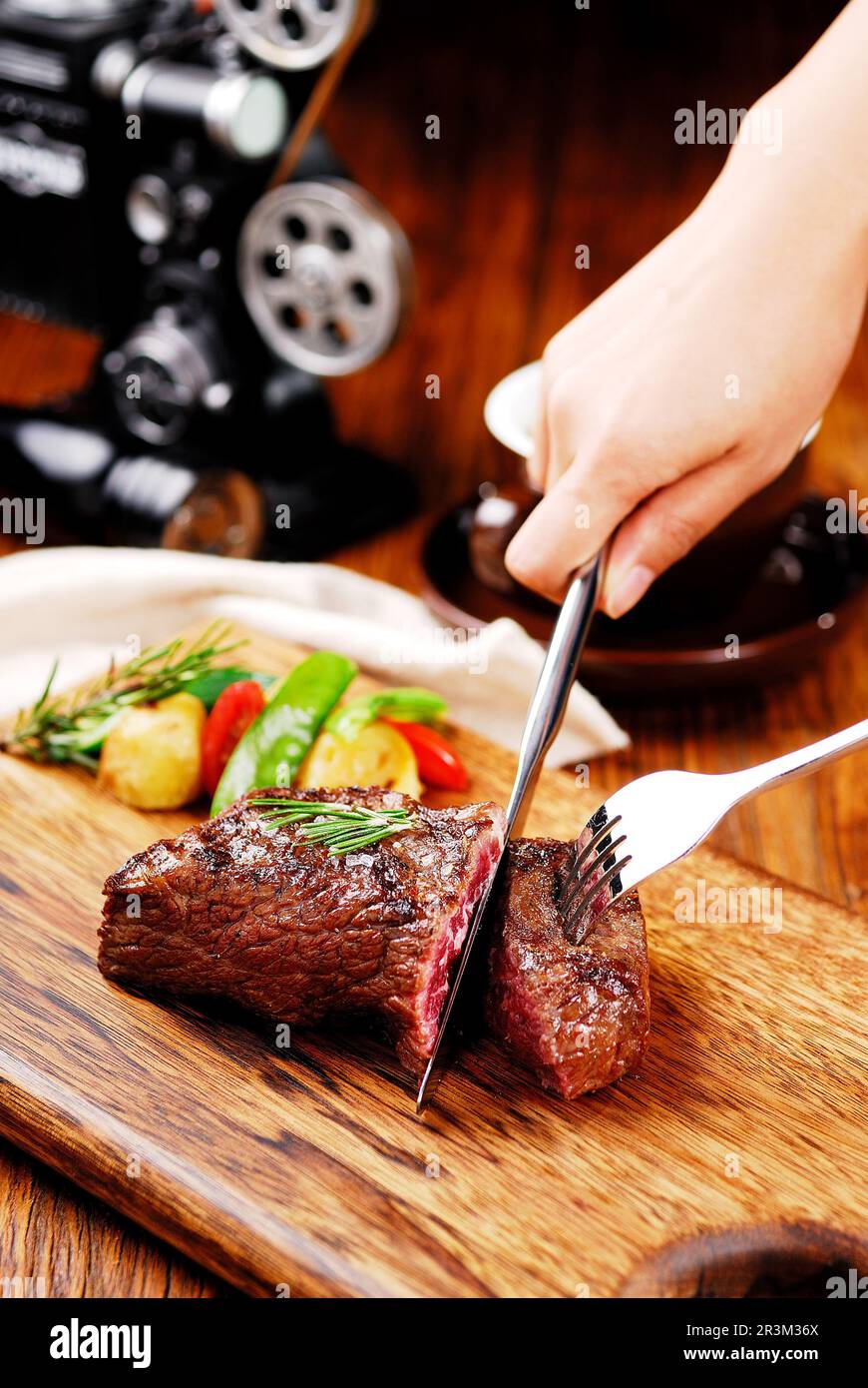 Rock grilled ribeye steak，angus Fillet steak，thick cut beef steak