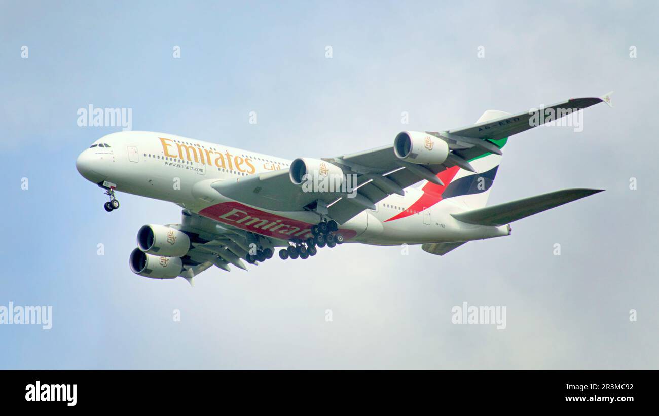 EK 27 emirates dubai flight to glasgow reintroduction of an Airbus A380 world's largest passenger aircraft Stock Photo