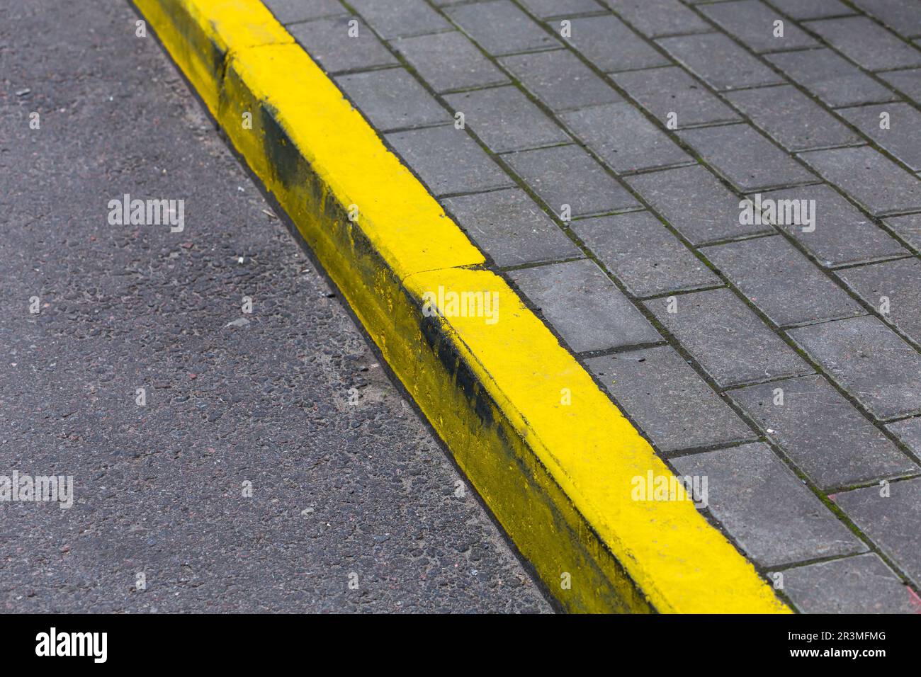 Yellow kerb line on the asphalt proad Stock Photo Alamy