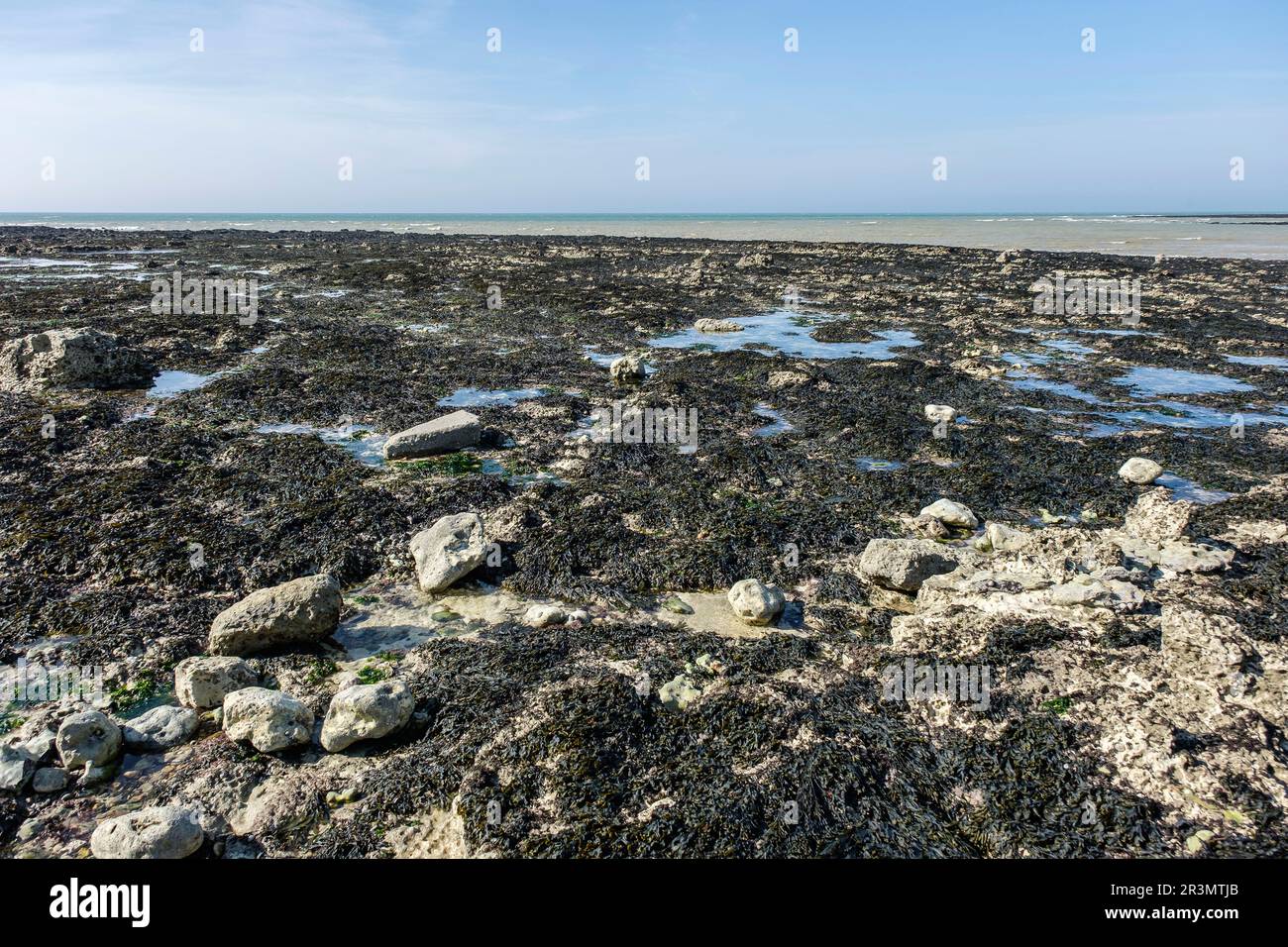 Plage de saint pierre en port hi-res stock photography and images - Alamy