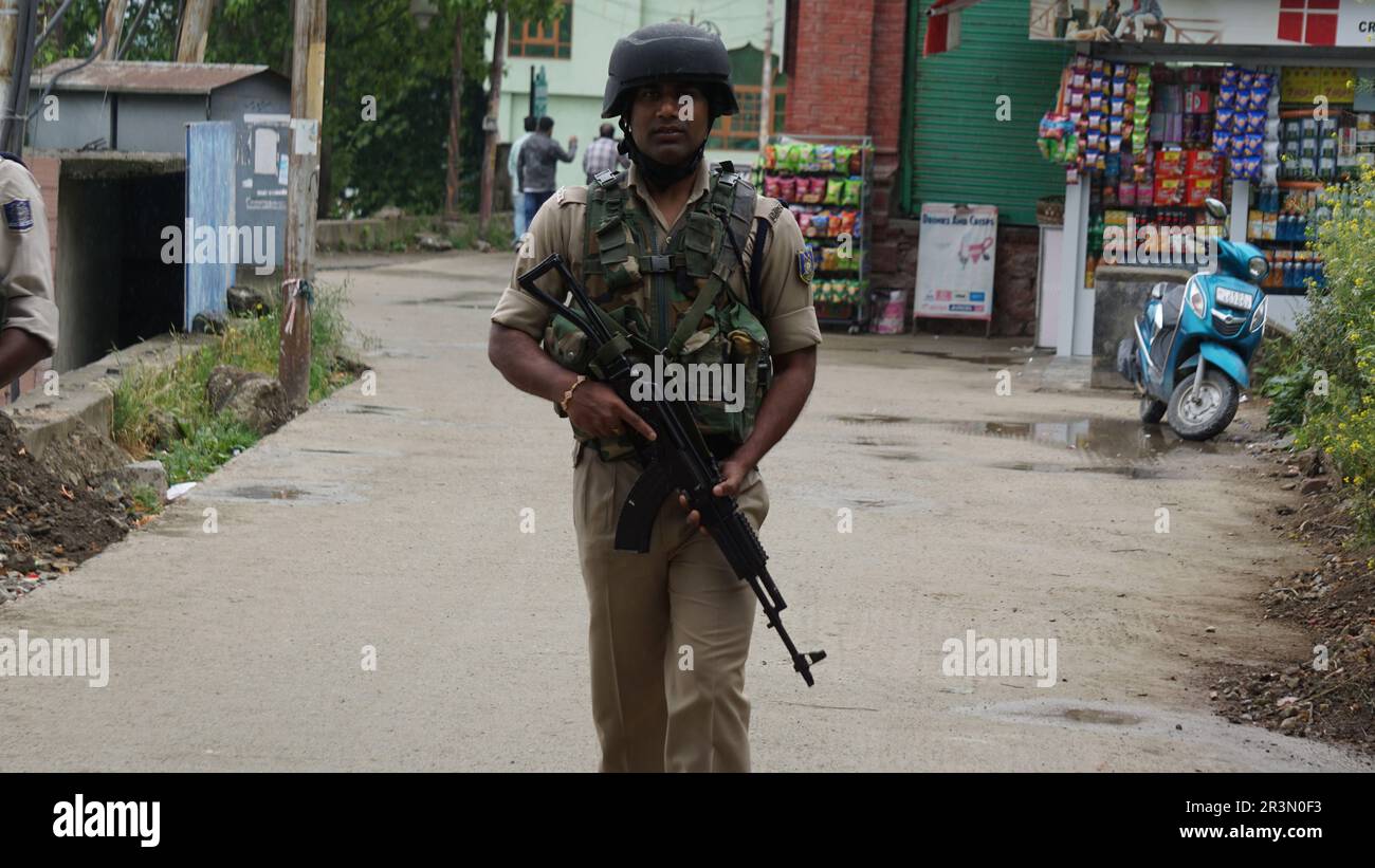 Indian Paramilitary troopers patrol along a street during the ongoing G20 tourism meet in Srinagar, Kashmir. India is holding a key G20 tourism meeting in Kashmir amid heightened security. The working group meeting is being held in Srinagar, from Monday to Wednesday. This is the biggest international event organized in the region since India scrapped its special status in 2019. India's presidency of the G20 group of leading nations has become mired in controversy after China, turkey and Saudi Arabia boycotted a meeting staged in Kashmir. (Photo by Sajad Hameed/Pacific Press) Stock Photo